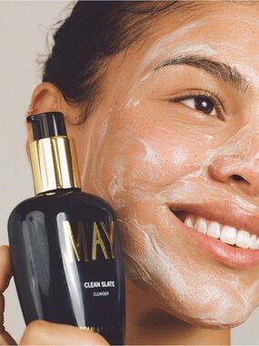 MAY BOTANICALS
CLEAN SLATE CLEANSER
Organic Salicylic Acid Facial Cleanser NWT